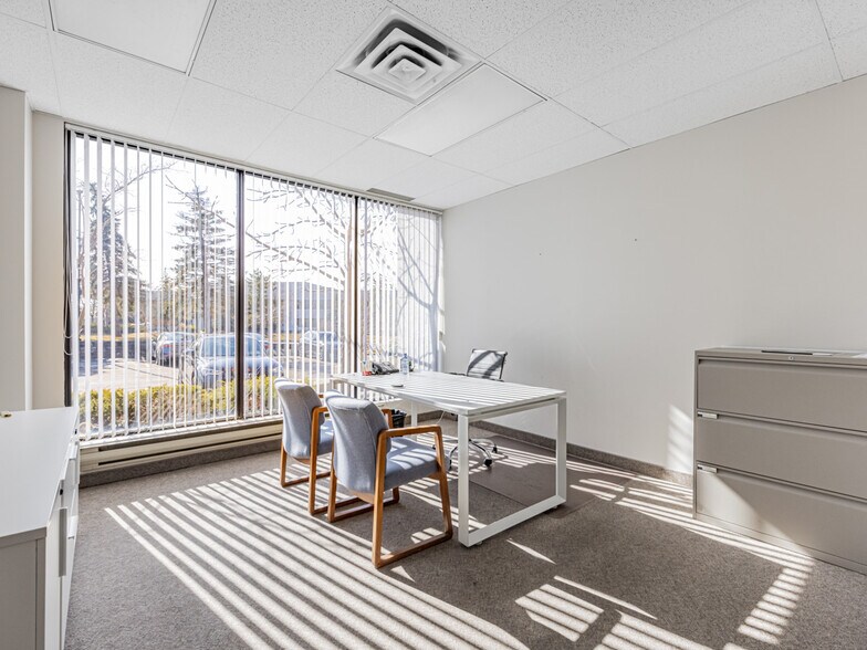 More Photos Of 200 Matheson Blvd W, Mississauga Medical For Lease