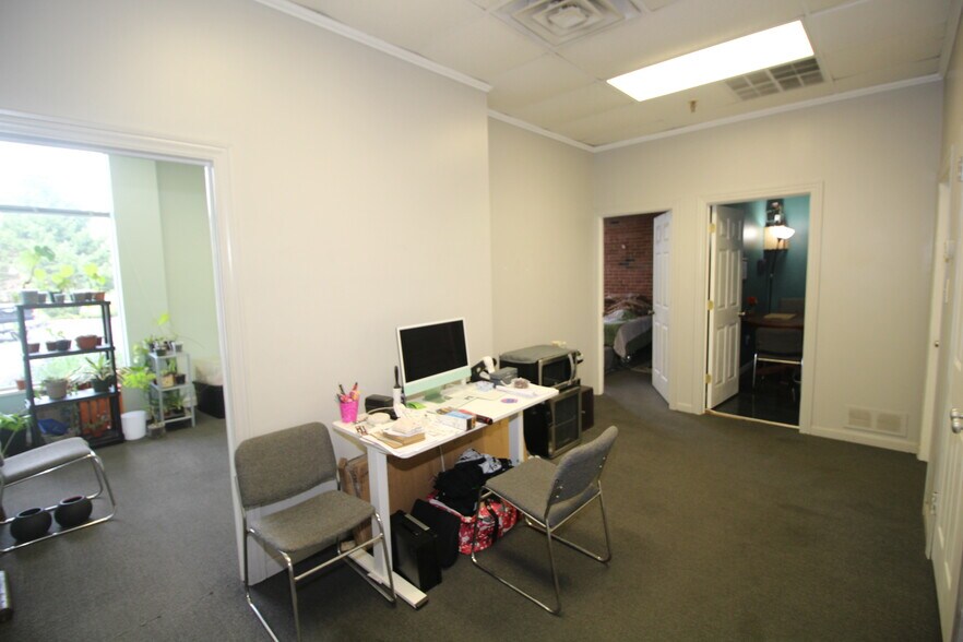 More Photos Of 121 Friends Ln, Newtown Medical For Sale