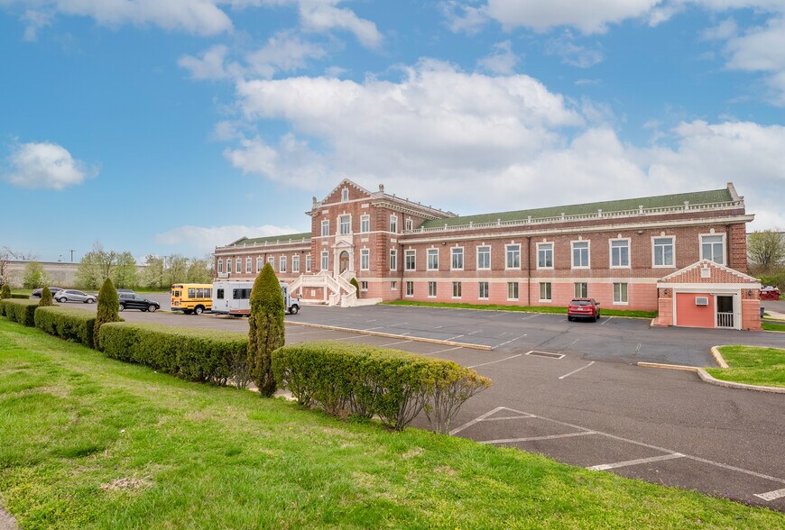 More Photos Of 2708 Commerce Way, Philadelphia Office For Lease