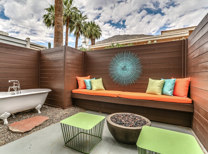 More Photos Of 225 W Baristo Rd, Palm Springs Hotel For Sale