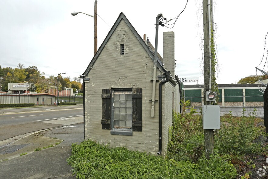 More Photos Of 3600 E Magnolia Ave, Knoxville Freestanding For Lease