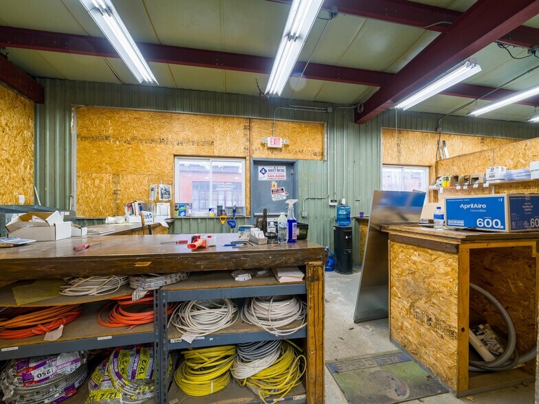 More Photos Of 50 Franklin St, Batavia Flex For Sale