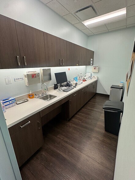 More Photos Of 2570 Justin Rd, Highland Village Unknown For Lease