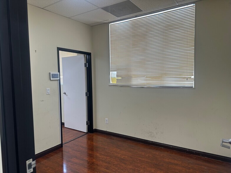 More Photos Of 10913 Venice Blvd, Los Angeles Medical For Lease