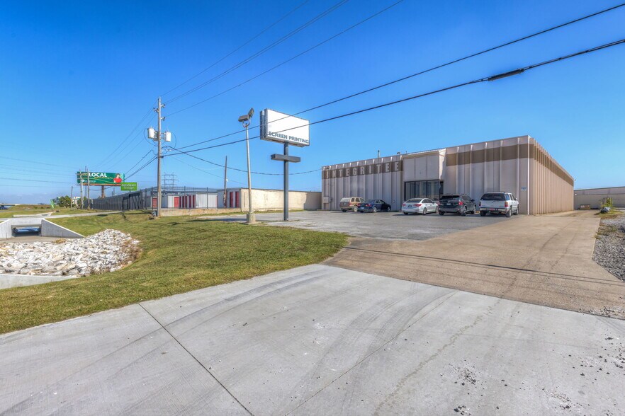 More Photos Of 6580 E Skelly Dr, Tulsa Manufacturing For Sale