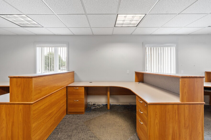 More Photos Of 247 Newbury St, Danvers Office For Lease
