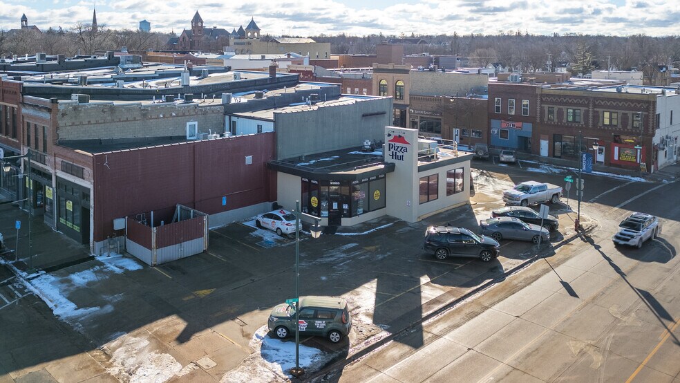 More Photos Of 105 S Oak Ave, Owatonna Freestanding For Lease