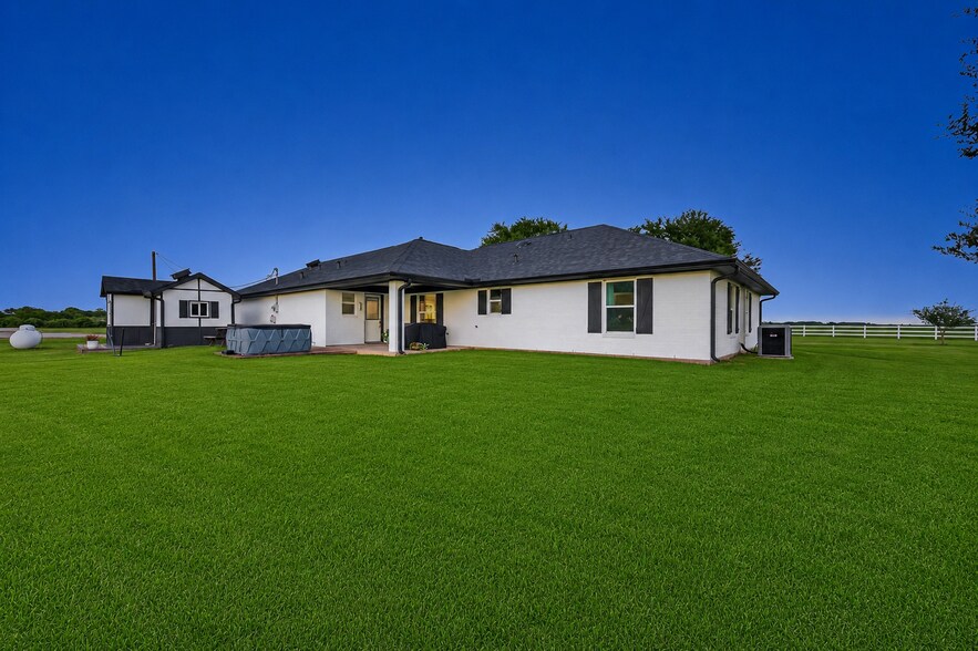 More Photos Of 10550 Brinkmeyer Rd, Needville Flex For Sale