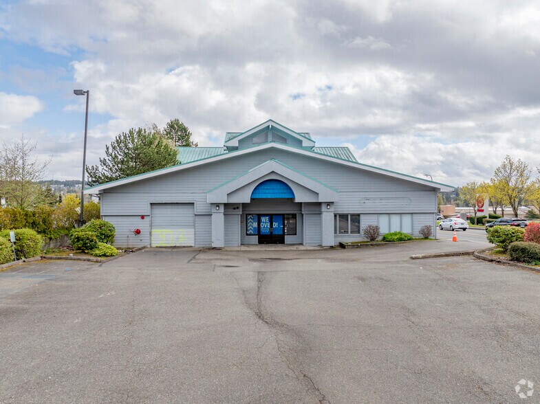 More Photos Of 3200 NW Randall Way, Silverdale Freestanding For Lease