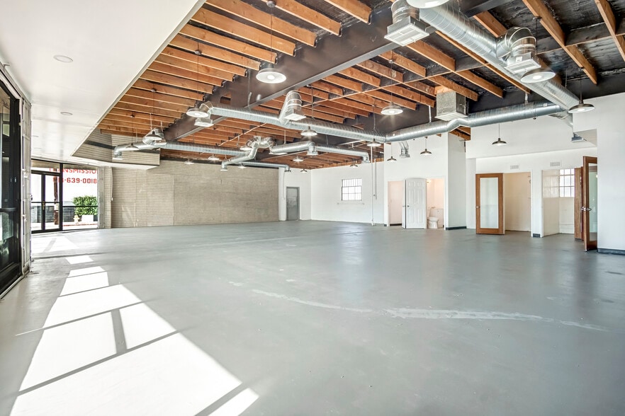 More Photos Of 901 N Maclay Ave, San Fernando Freestanding For Lease