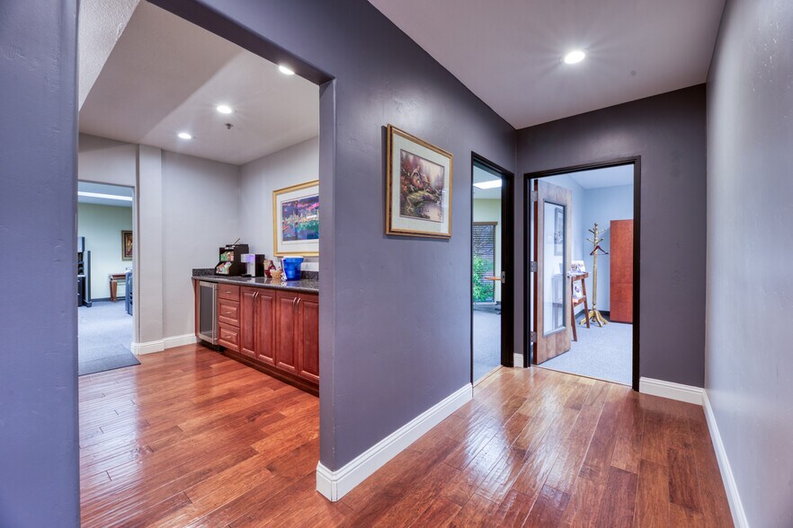 More Photos Of 735 University Ave, Sacramento Office For Sale