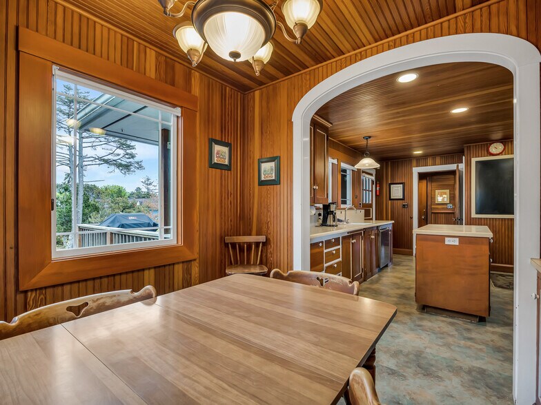 More Photos Of 1021 Promenade, Seaside Specialty For Sale