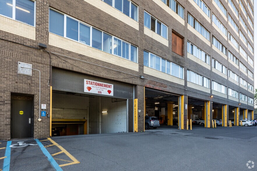 More Photos Of 225 Rue Chabanel O, Montréal Loft Creative Space For Lease