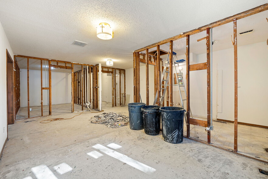 More Photos Of 115 N 8th St, Yukon Religious Facility For Sale