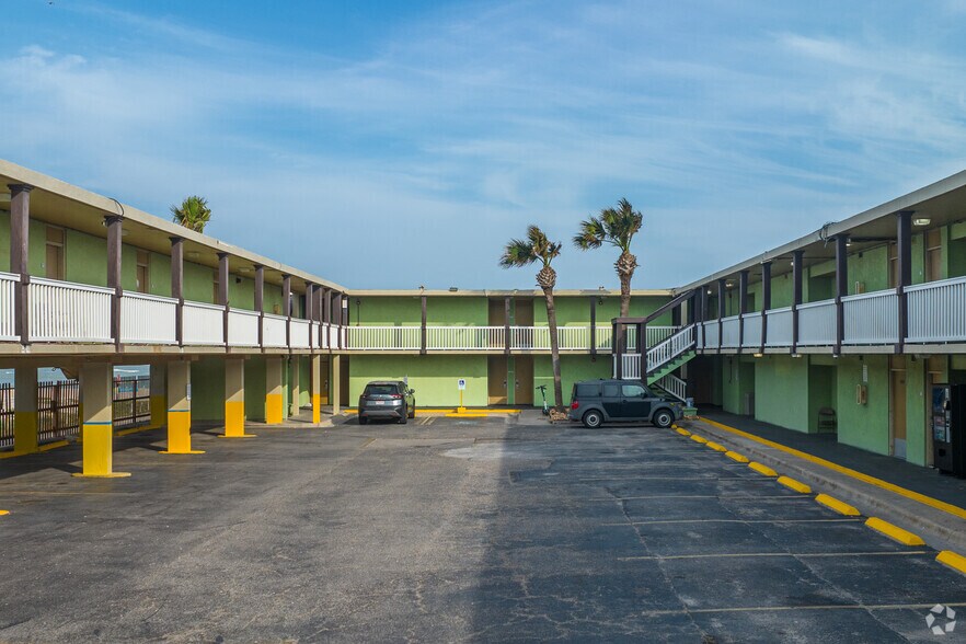 More Photos Of 3202 E Surfside Blvd, Corpus Christi Hotel For Sale