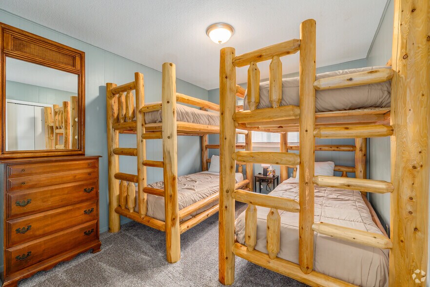 More Photos Of 1062 Susan Rd, Lake Ozark Hotel For Sale