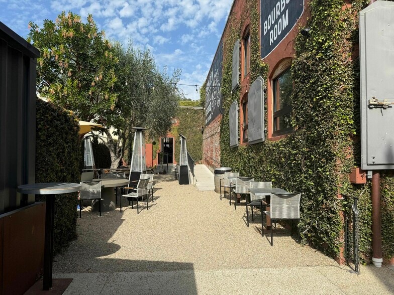 More Photos Of 324 E Main St, Ventura Storefront Retail Office For Lease
