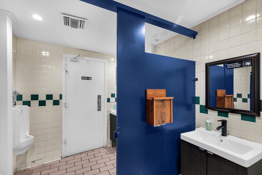 More Photos Of 81901 Overseas Hwy, Islamorada Restaurant For Sale