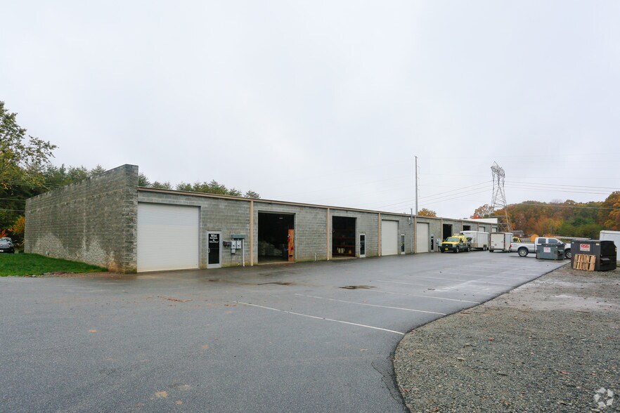 More Photos Of 7471-7473 Hagers Hollow Dr, Denver Warehouse For Lease
