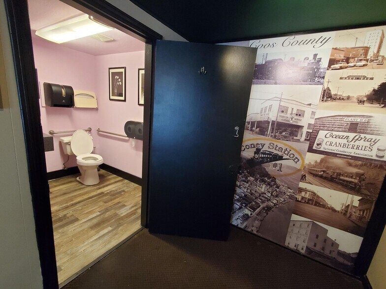 More Photos Of 295 S Broadway, Coos Bay Restaurant For Sale
