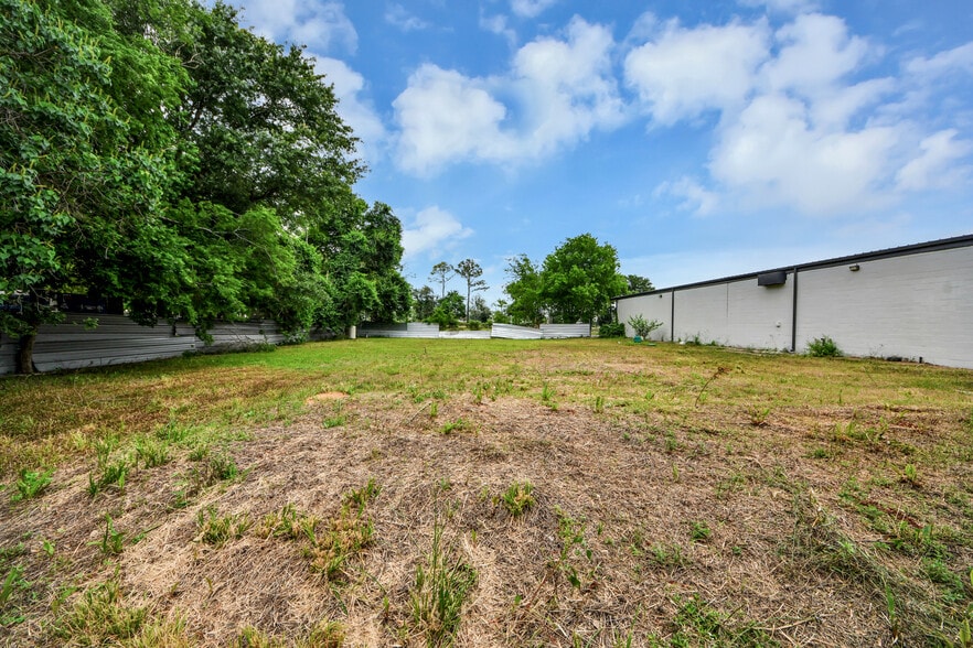More Photos Of 8603 Shoal Creek Dr, Houston Warehouse For Sale