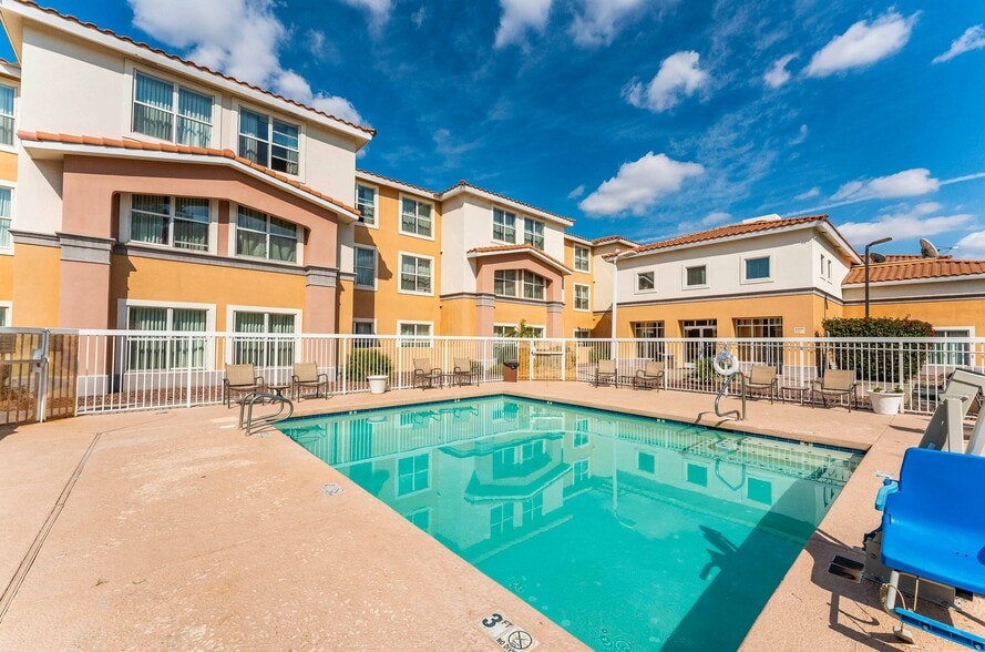 Primary Photo Of 9880 N Scottsdale Rd, Scottsdale Hospitality For Lease