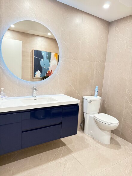 More Photos Of 4810 W University Ave, Las Vegas Showroom For Sale