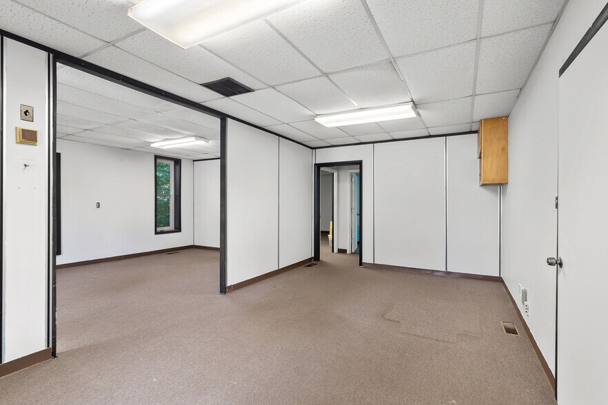 More Photos Of 279 N Main St, Kilmarnock General Retail For Sale