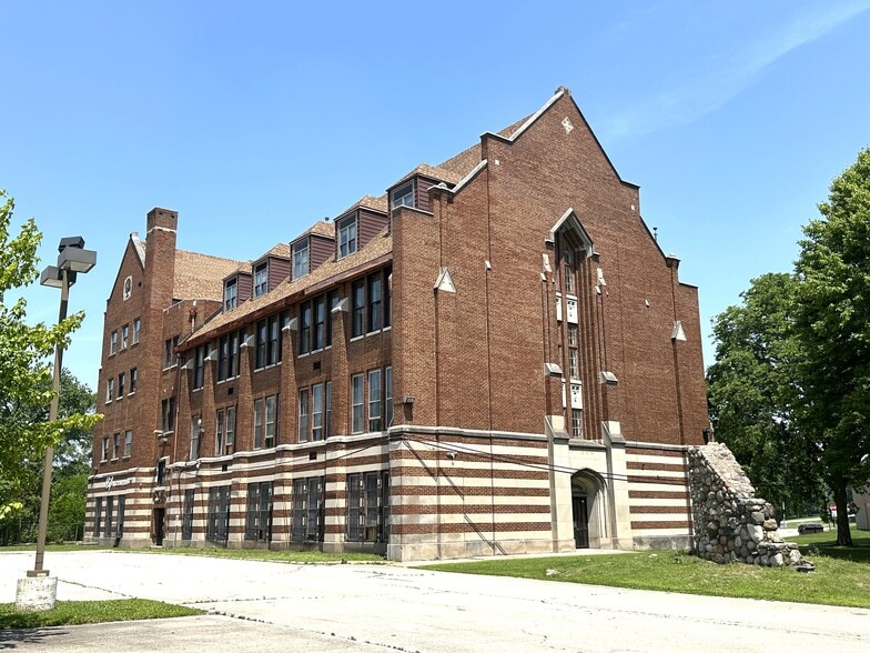 More Photos Of 921 W State St, Rockford Schools For Sale