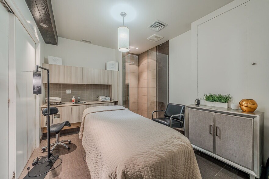 More Photos Of 19777-19795 Ch Sainte-Marie, Kirkland Storefront For Lease