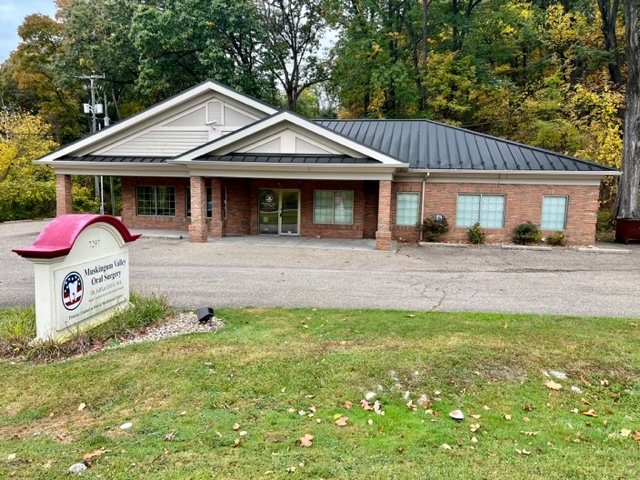 Primary Photo Of 7297 Glenn Hwy, Cambridge Medical For Sale