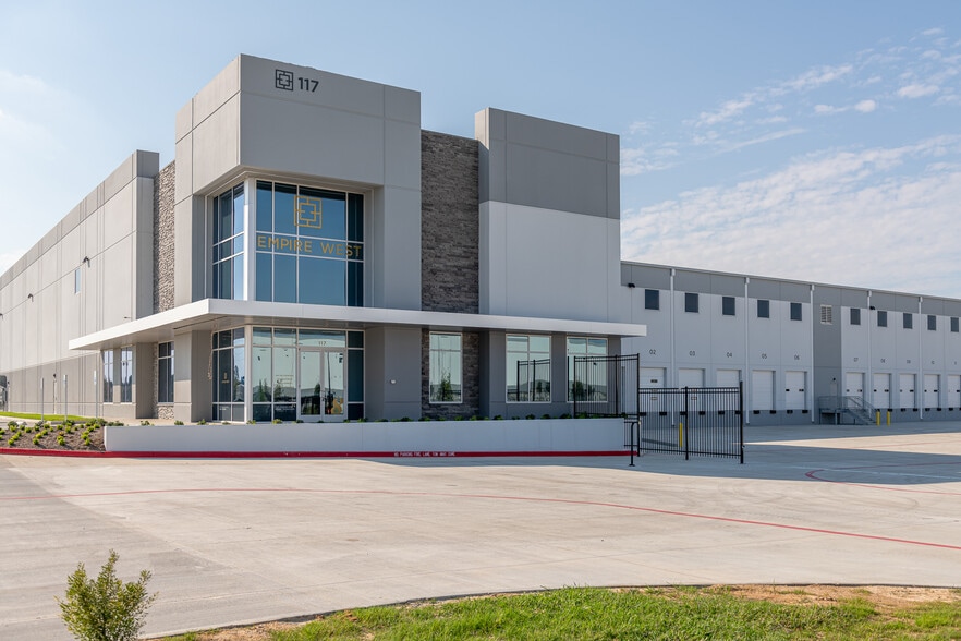 More Photos Of 117 Empire Blvd, Brookshire Warehouse For Lease