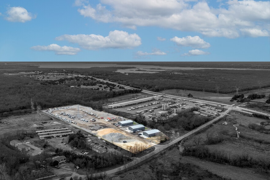 More Photos Of 1240 Blackland Trl, Lavon Warehouse For Lease