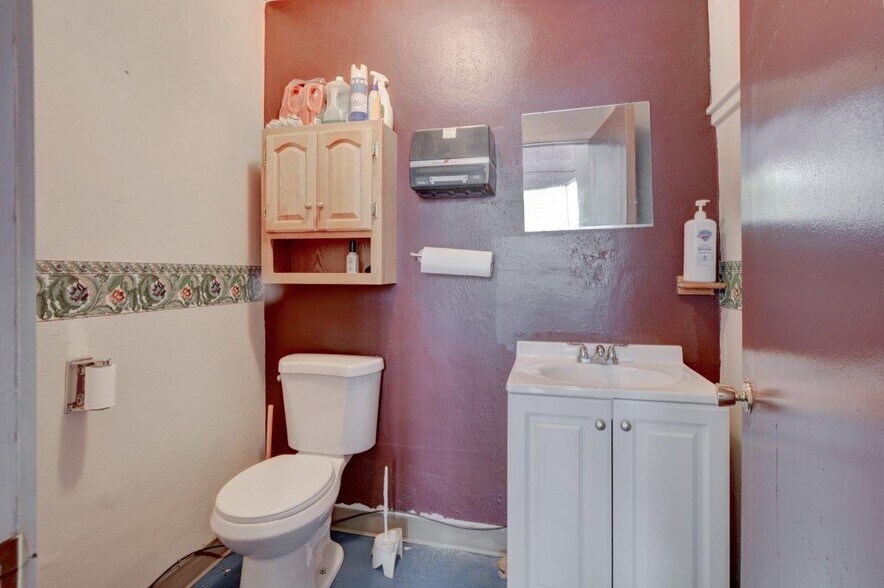 More Photos Of 606 S 6th St, Klamath Falls Specialty For Sale