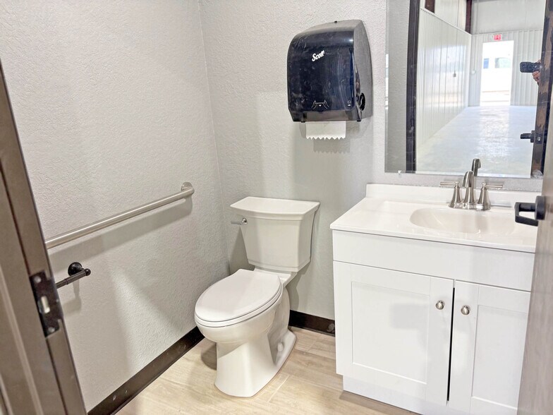 More Photos Of 1344 338 loop, Odessa Industrial For Lease