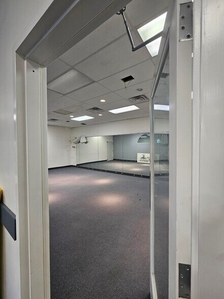 More Photos Of 166 E Jericho Tpke, Mineola Office For Lease