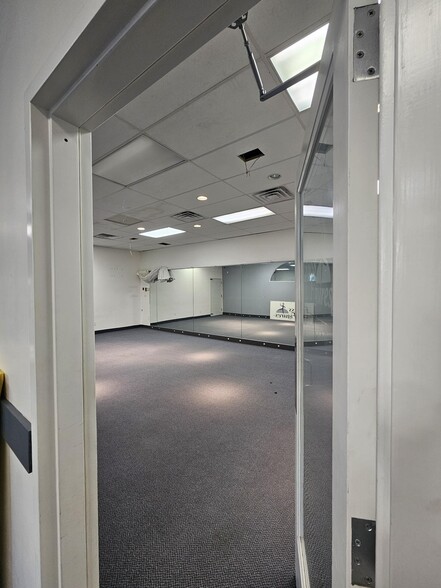 More Photos Of 166 E Jericho Tpke, Mineola Office For Lease