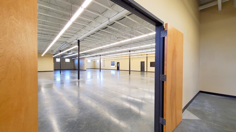 More Photos Of 3875 N Schreiber Way, Coeur d'Alene Warehouse For Sale