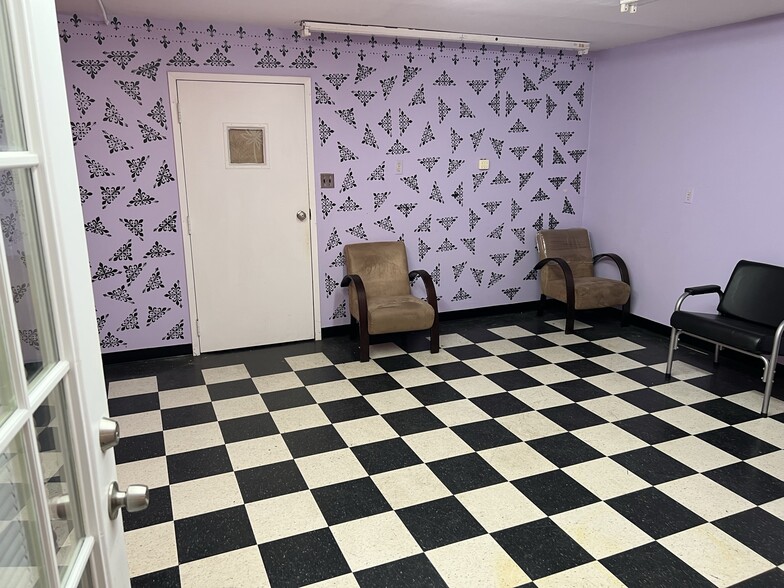 More Photos Of 8022 Old Alexandria Ferry Rd, Clinton Light Distribution For Sale