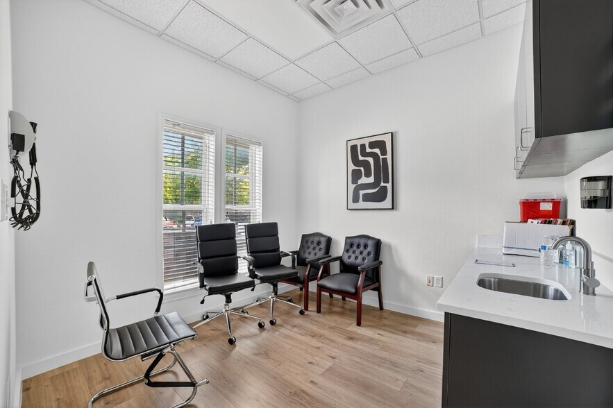 More Photos Of 2321 Ira E Woods Ave, Grapevine Medical For Lease