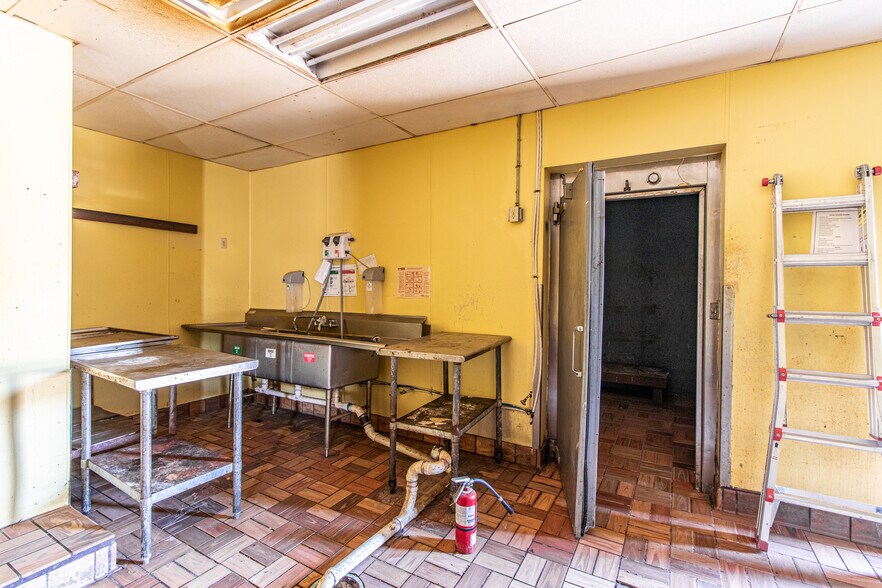 More Photos Of 1301 N 18th St, Monroe Fast Food For Sale