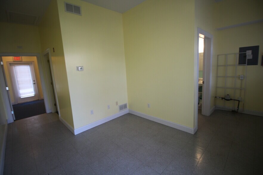 More Photos Of 1 Nami Ln, Hamilton Medical For Sale