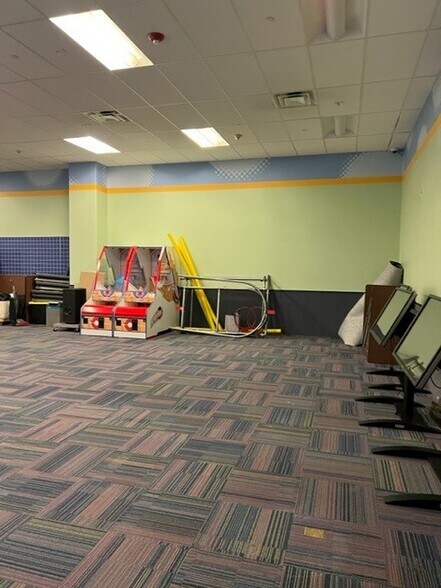 More Photos Of 750 W Sunrise Hwy, Valley Stream General Retail For Lease
