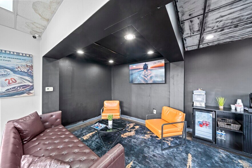 More Photos Of 5250 E Main St, Columbus Auto Dealership For Sale