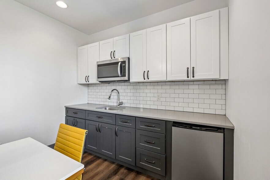 More Photos Of 2831 Azalea Pl, Nashville Office Residential For Lease