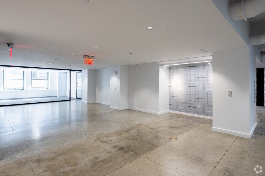 Photo of 9th Floor Ste 960