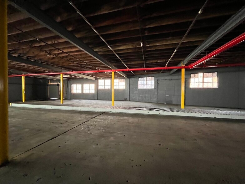 More Photos Of 285 W Trigg Ave, Memphis Manufacturing For Sale