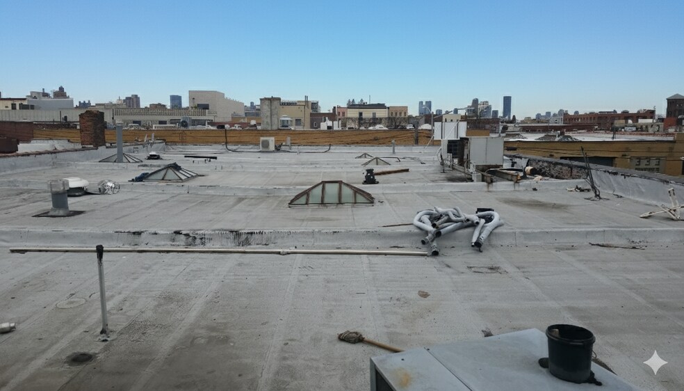 More Photos Of 342 Ten Eyck St, Brooklyn Warehouse For Lease