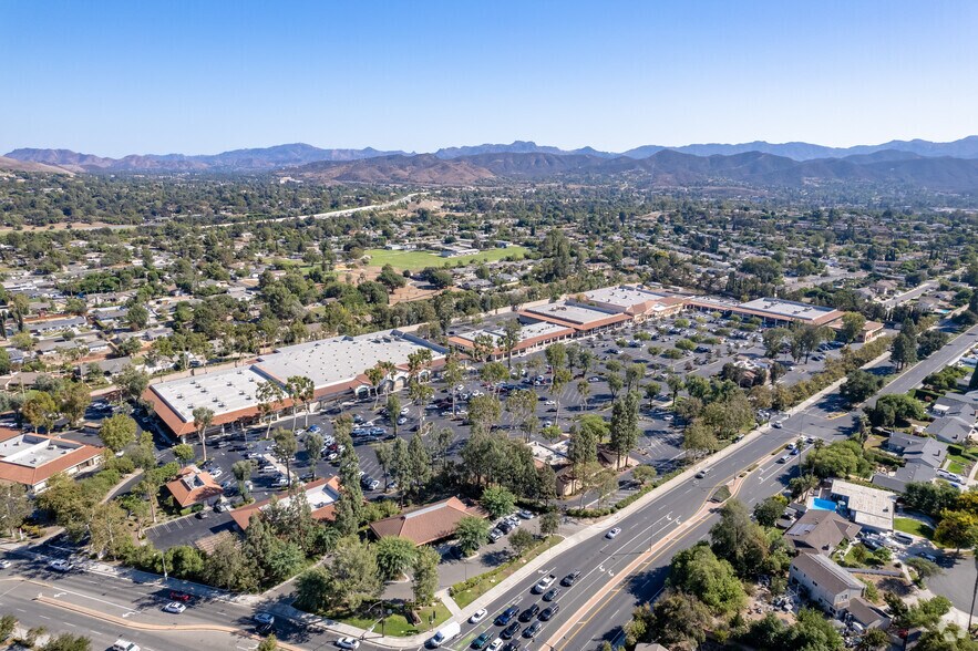 More Photos Of 1300-1530 N Moorpark Rd, Thousand Oaks Unknown For Lease