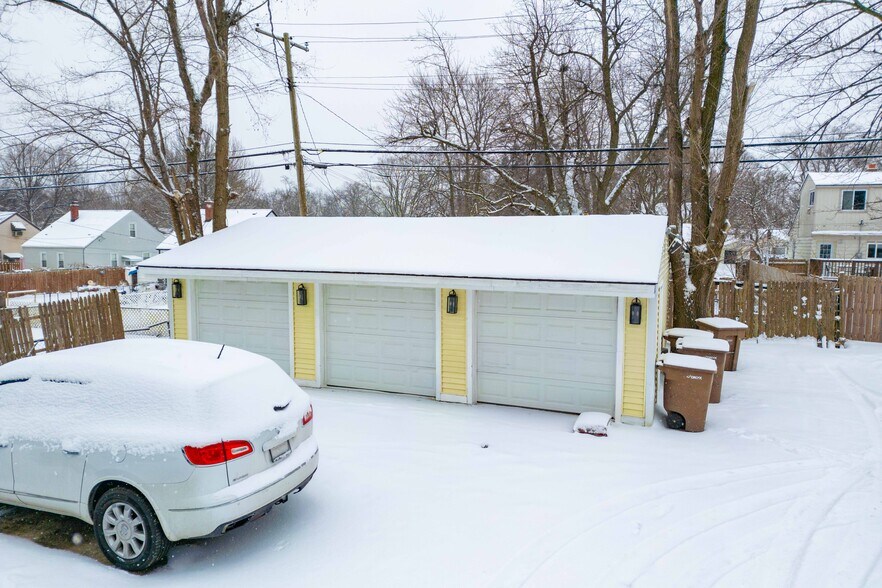 More Photos Of 568 E Columbia Ave, Pontiac Apartments For Sale